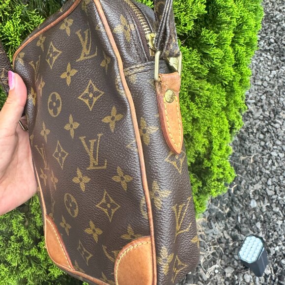 Louis Vuitton Monogram Canvas Amazone Crossbody Bag - Picture 4 of 17
